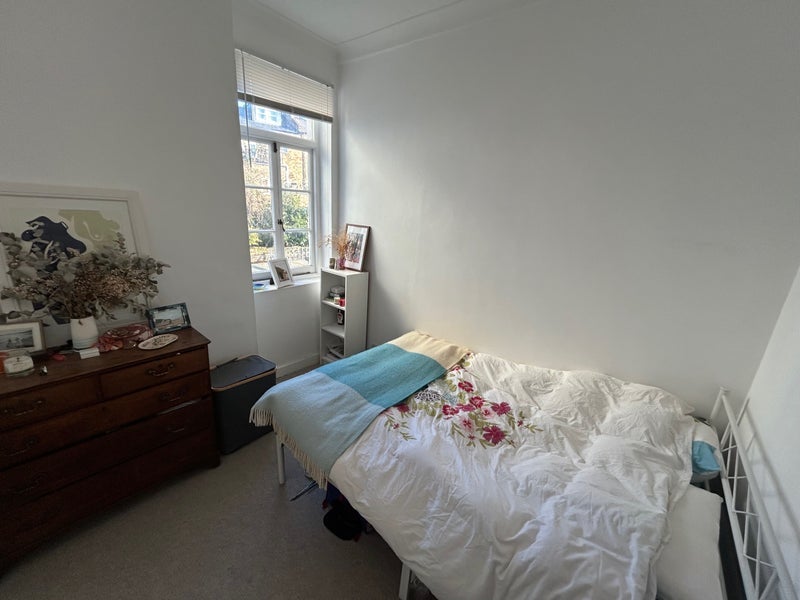 Flat Parkholme Road in Greater London