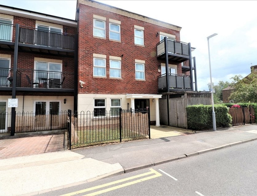 Flat Waterloo Road in Greater London