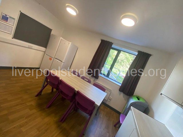 Room Shaw Street in Liverpool