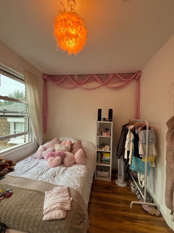 Room Nello James Gardens in Greater London