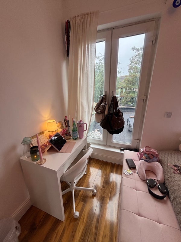 Room Nello James Gardens in Greater London