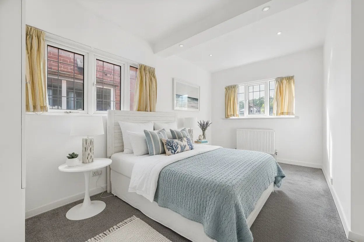 Flat Ravenscroft Road in Greater London
