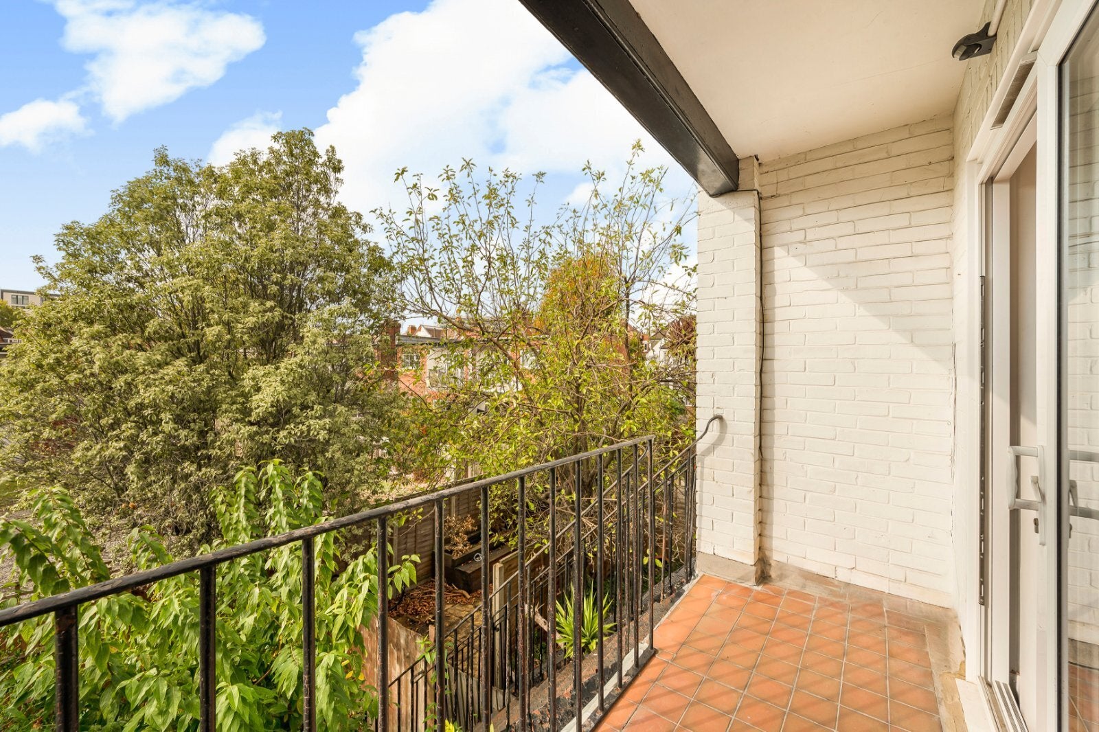 Flat Ravenscroft Road in Greater London