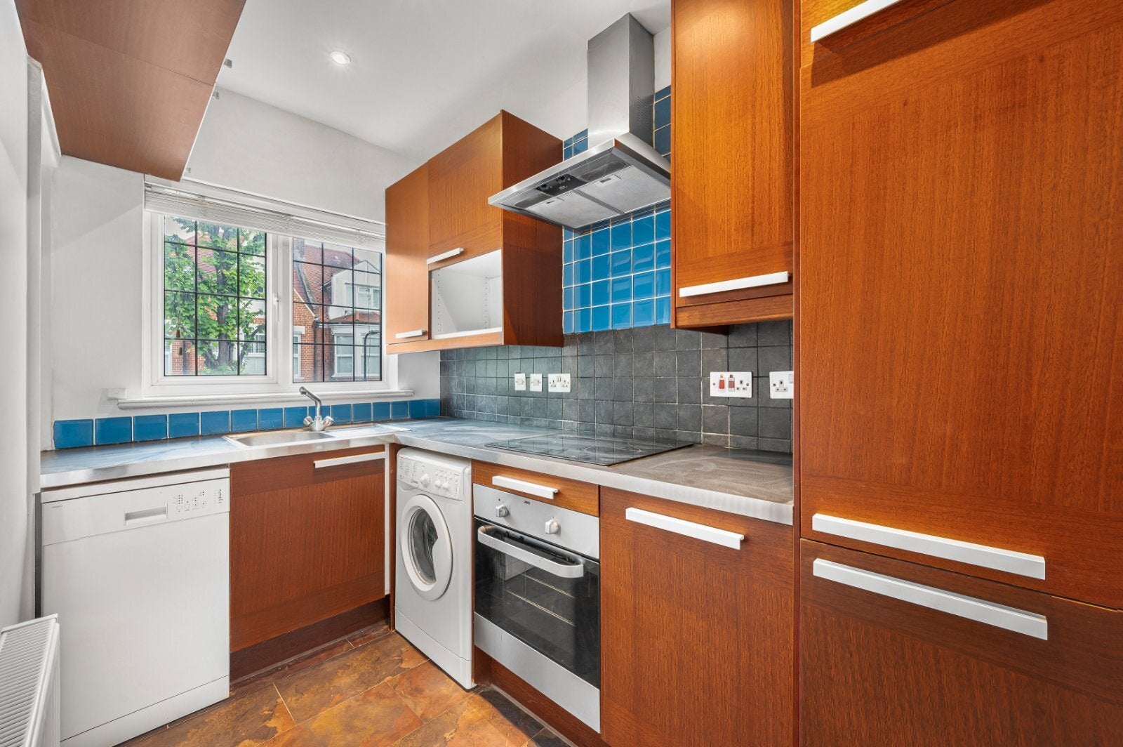Flat Ravenscroft Road in Greater London
