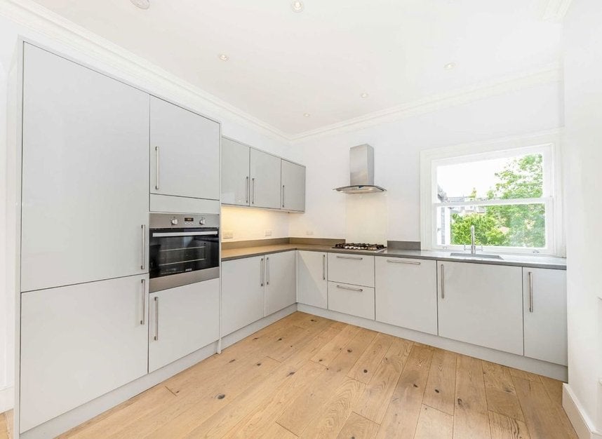 Flat Saint John's Avenue in Greater London