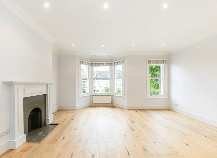 Flat Saint John's Avenue in Greater London