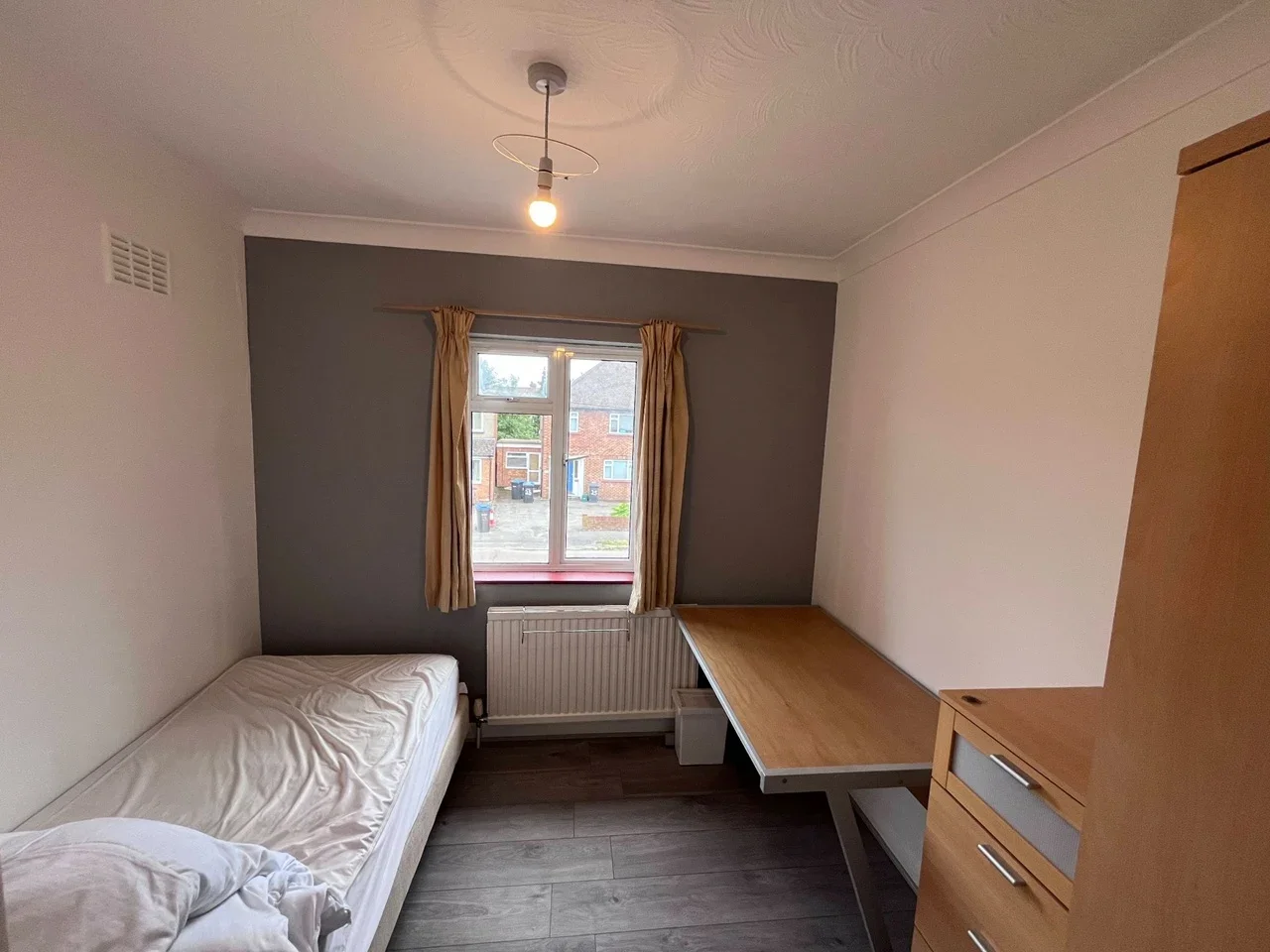 Room The Crescent in Borough of Runnymede
