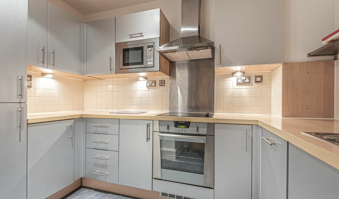 Flat Blue Lion Place in Greater London