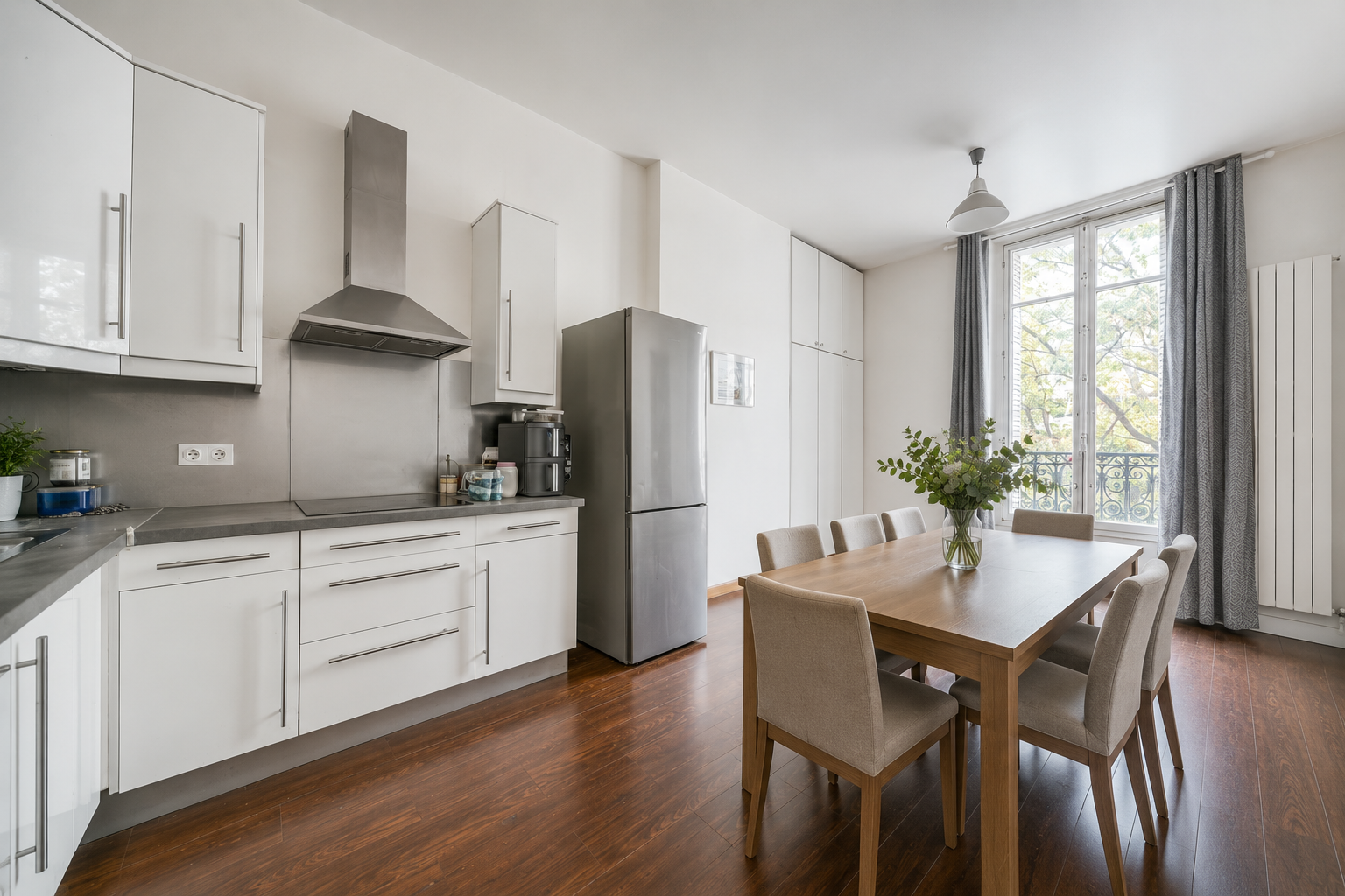 Flat Avenue Marceau in Paris