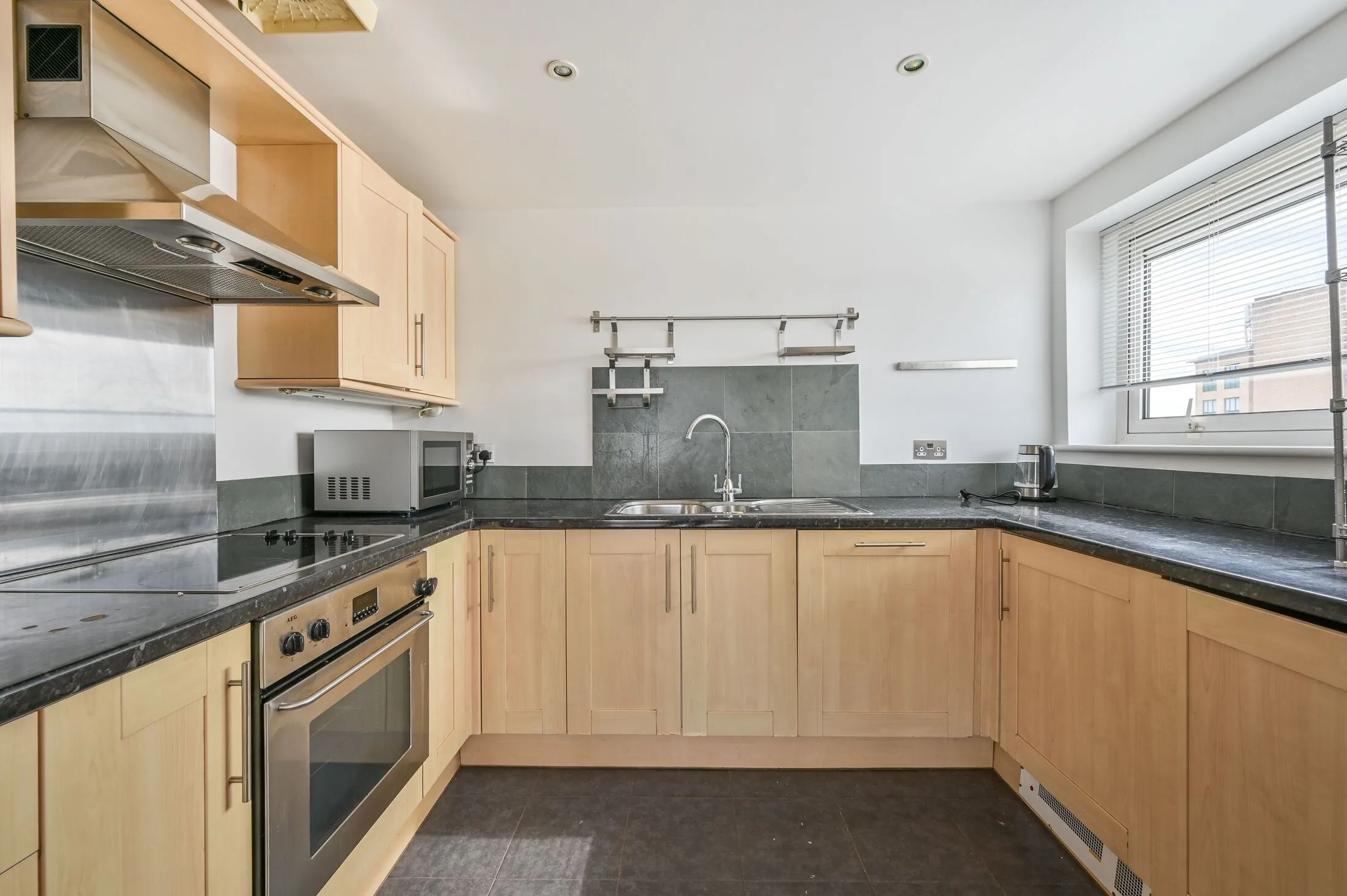 Flat Westferry Road in Greater London