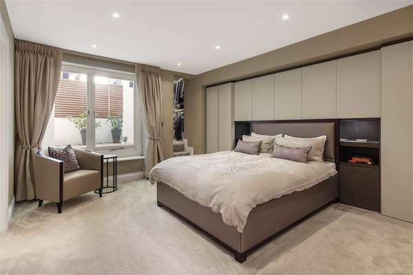 Flat Hyde Park Gate in Greater London