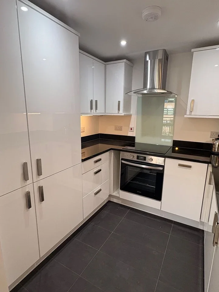 Flat Clarence Avenue in Greater London