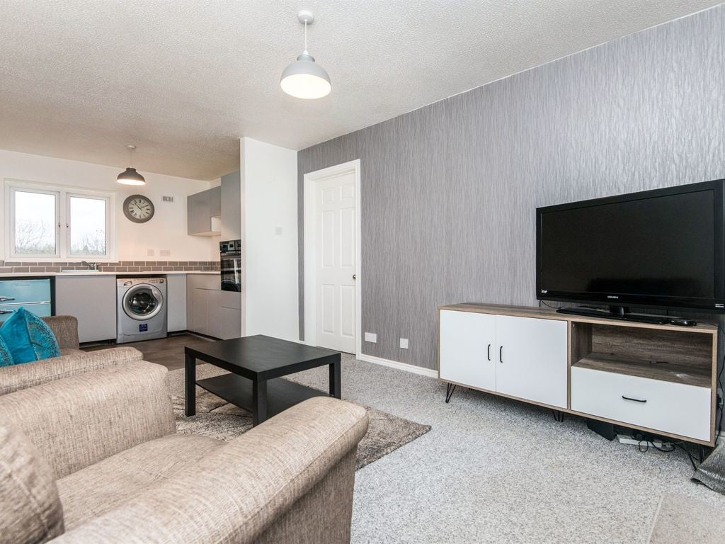 Flat Emblett Drive in Teignbridge