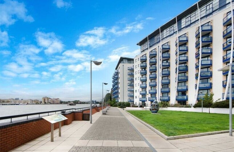 Flat Newton Place in Greater London