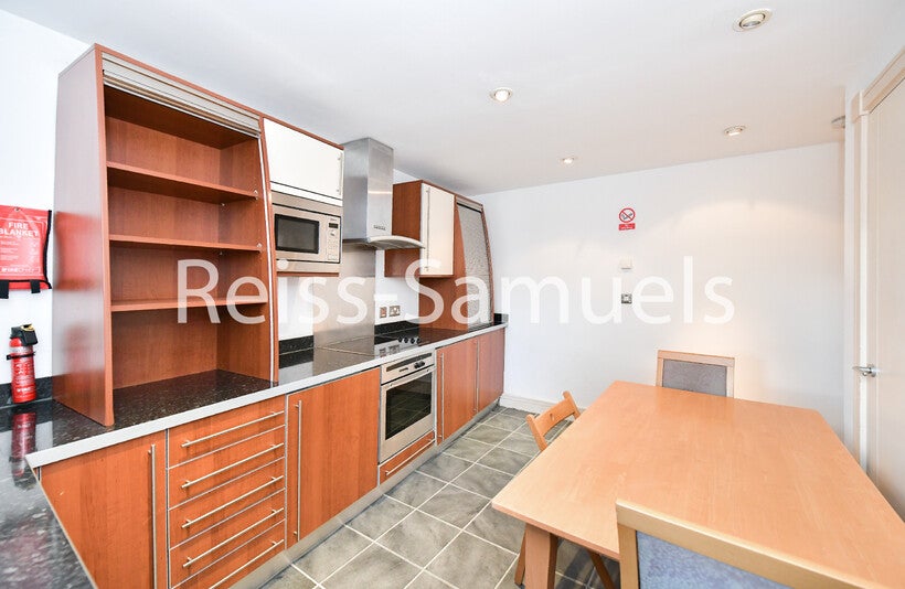 Flat Newton Place in Greater London