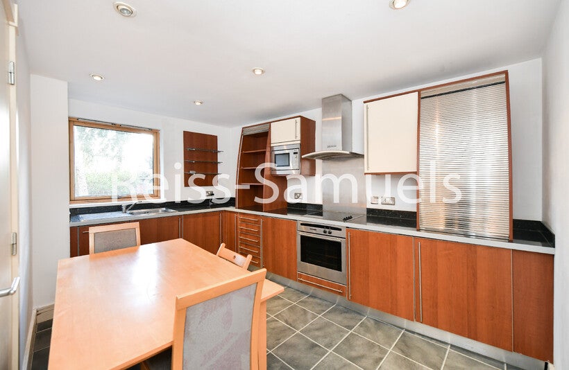 Flat Newton Place in Greater London