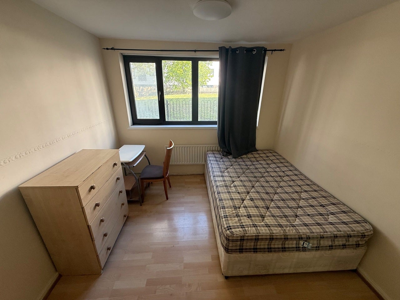 Room Summerwood Road in Greater London