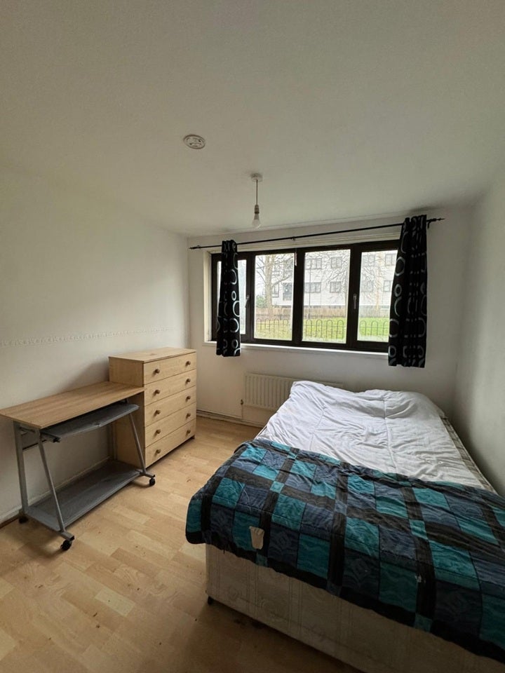 Room Summerwood Road in Greater London
