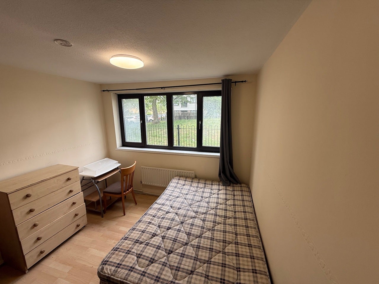 Room Summerwood Road in Greater London