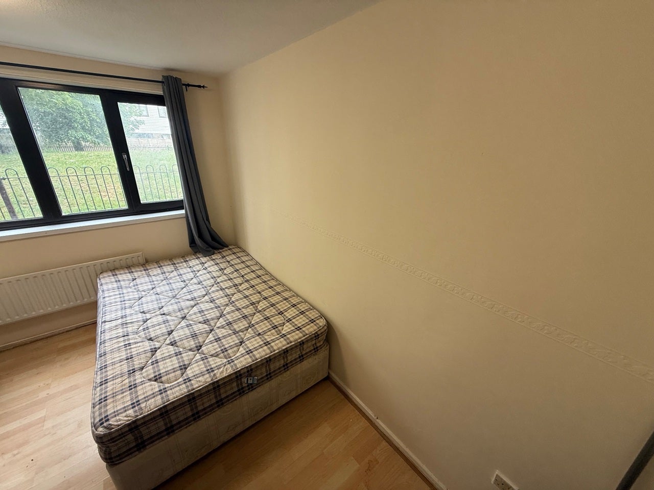 Room Summerwood Road in Greater London