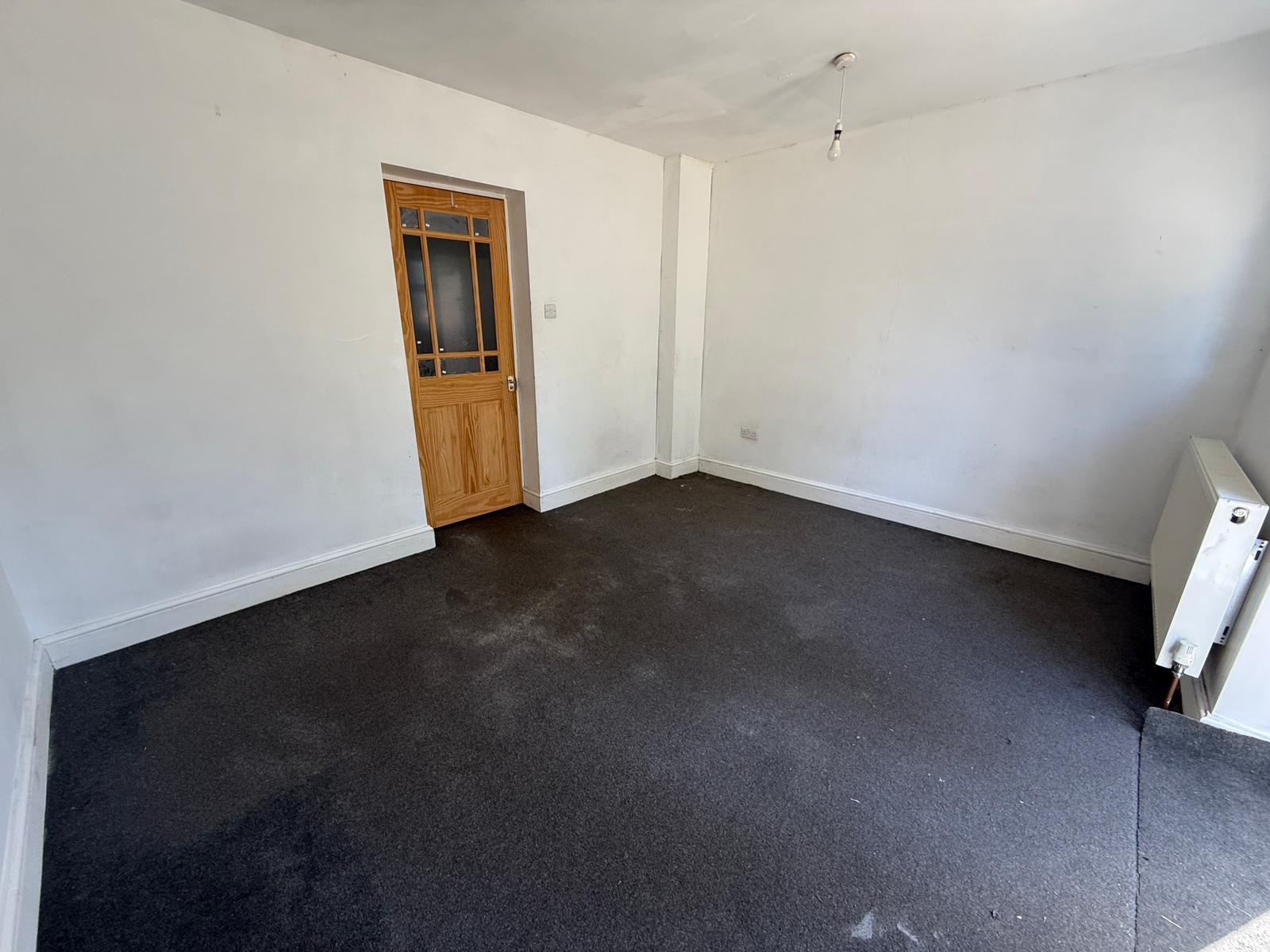 Flat Broomhill Road in Greater London