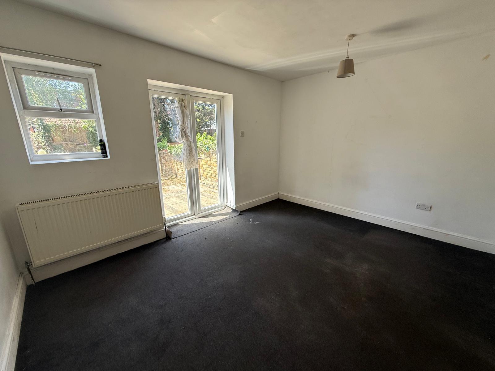 Flat Broomhill Road in Greater London