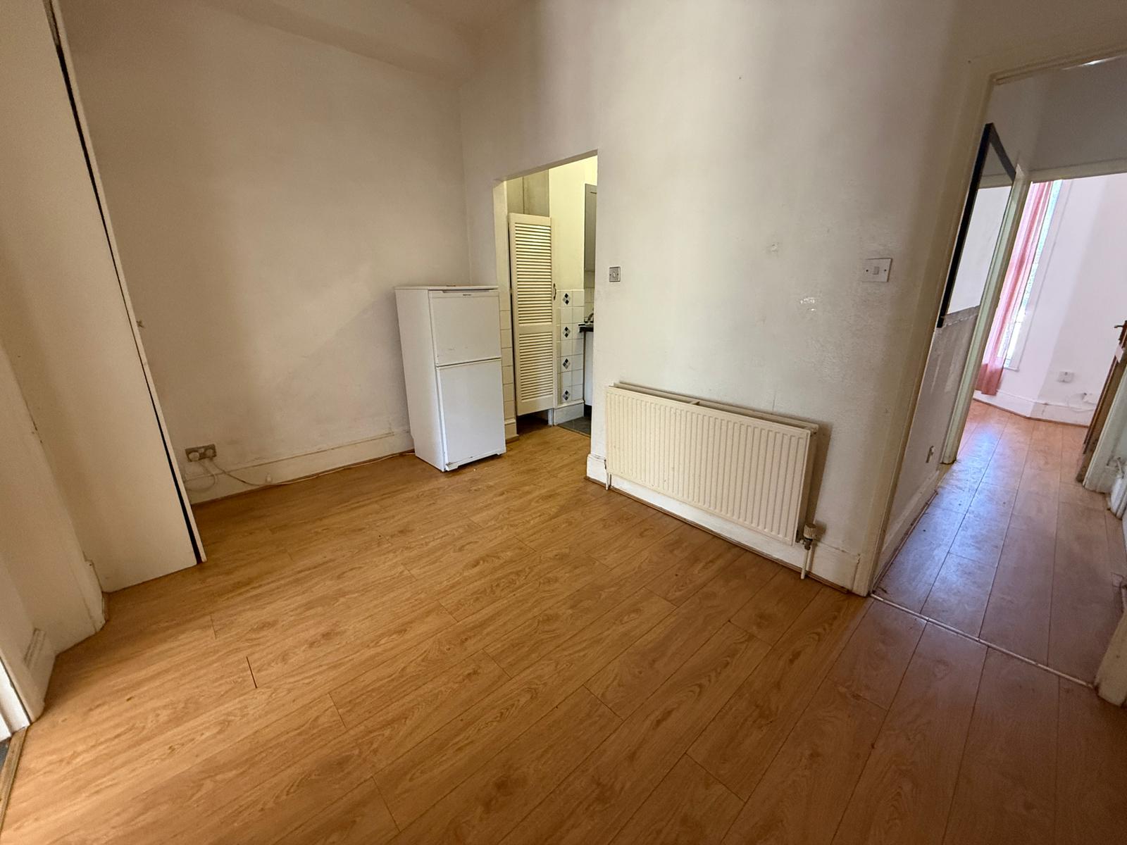 Flat Broomhill Road in Greater London