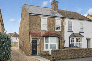 Flat Whitley Road in Hoddesdon