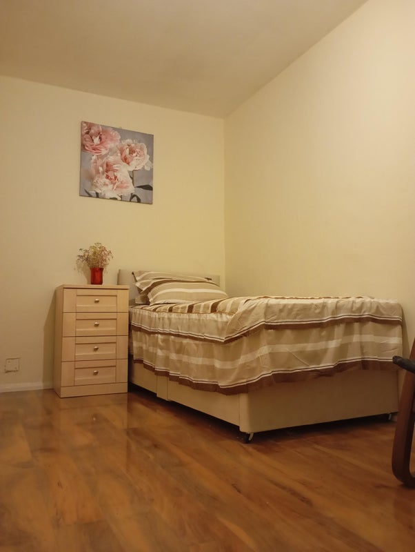 Flat Stour Close in Slough