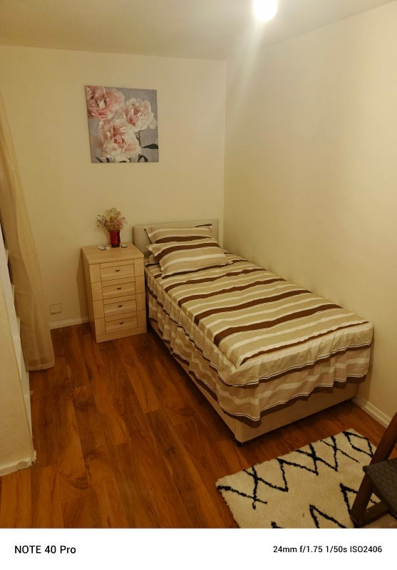 Flat Stour Close in Slough