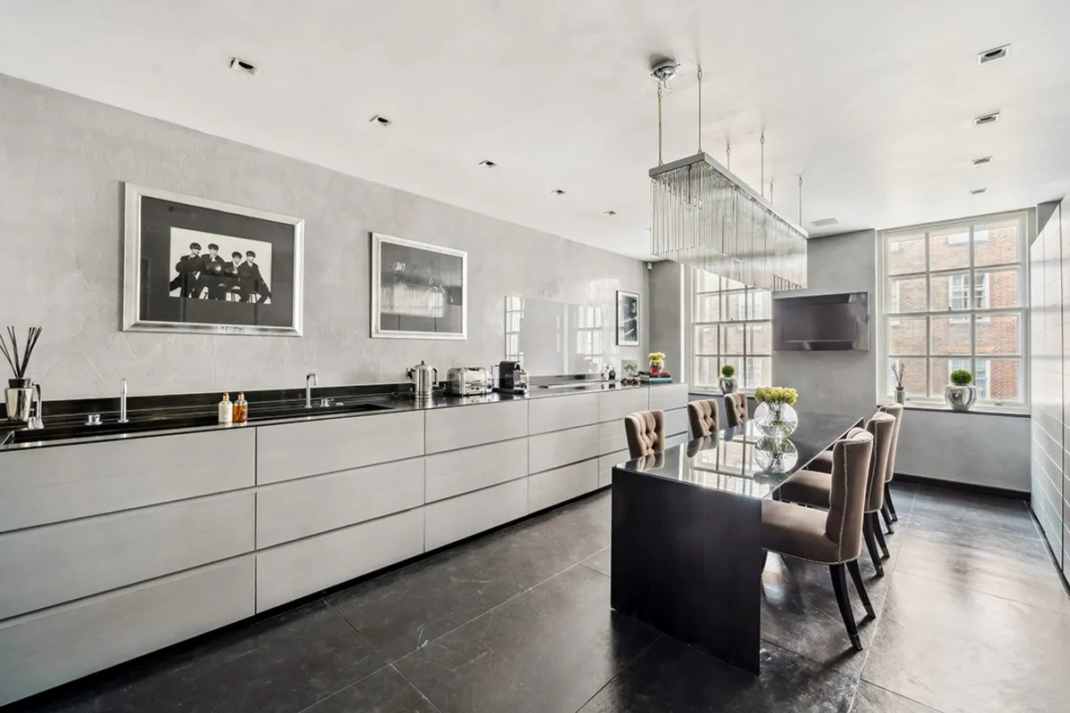 Flat Upper Grosvenor Street in City of Westminster