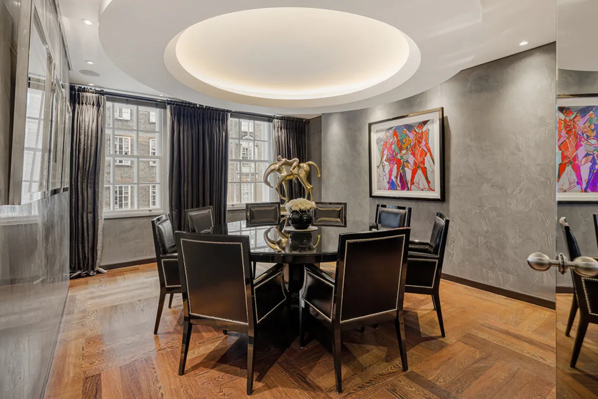 Flat Upper Grosvenor Street in City of Westminster