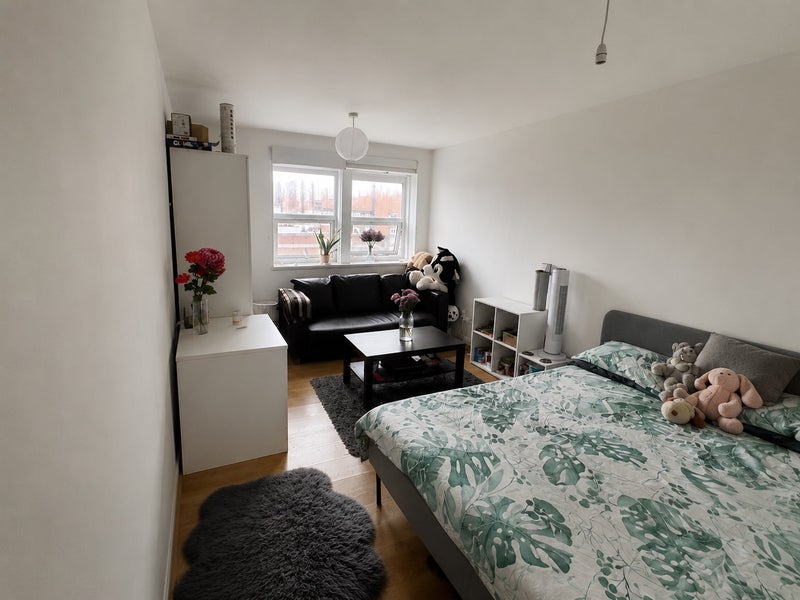 Flat Chapel Way in Greater London