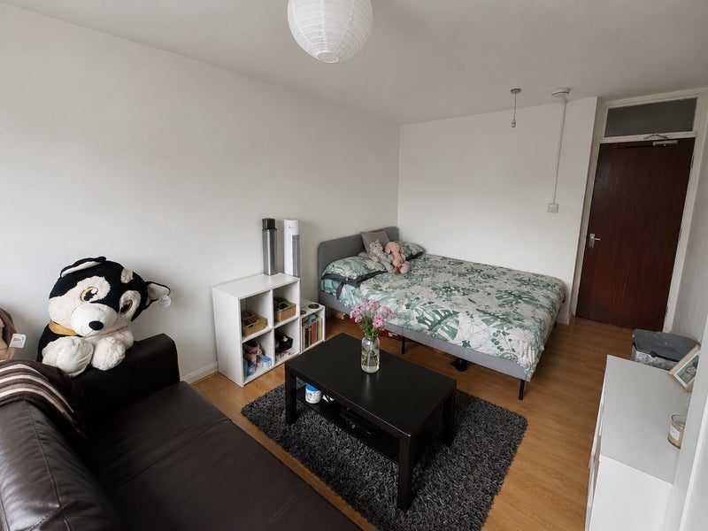 Flat Chapel Way in Greater London