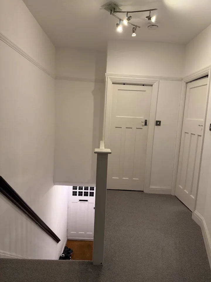 Room Ockley Road in Greater London