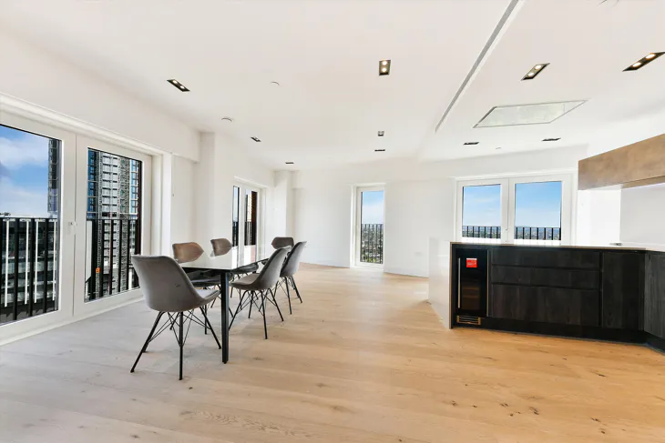Flat Exchange Gardens in Greater London