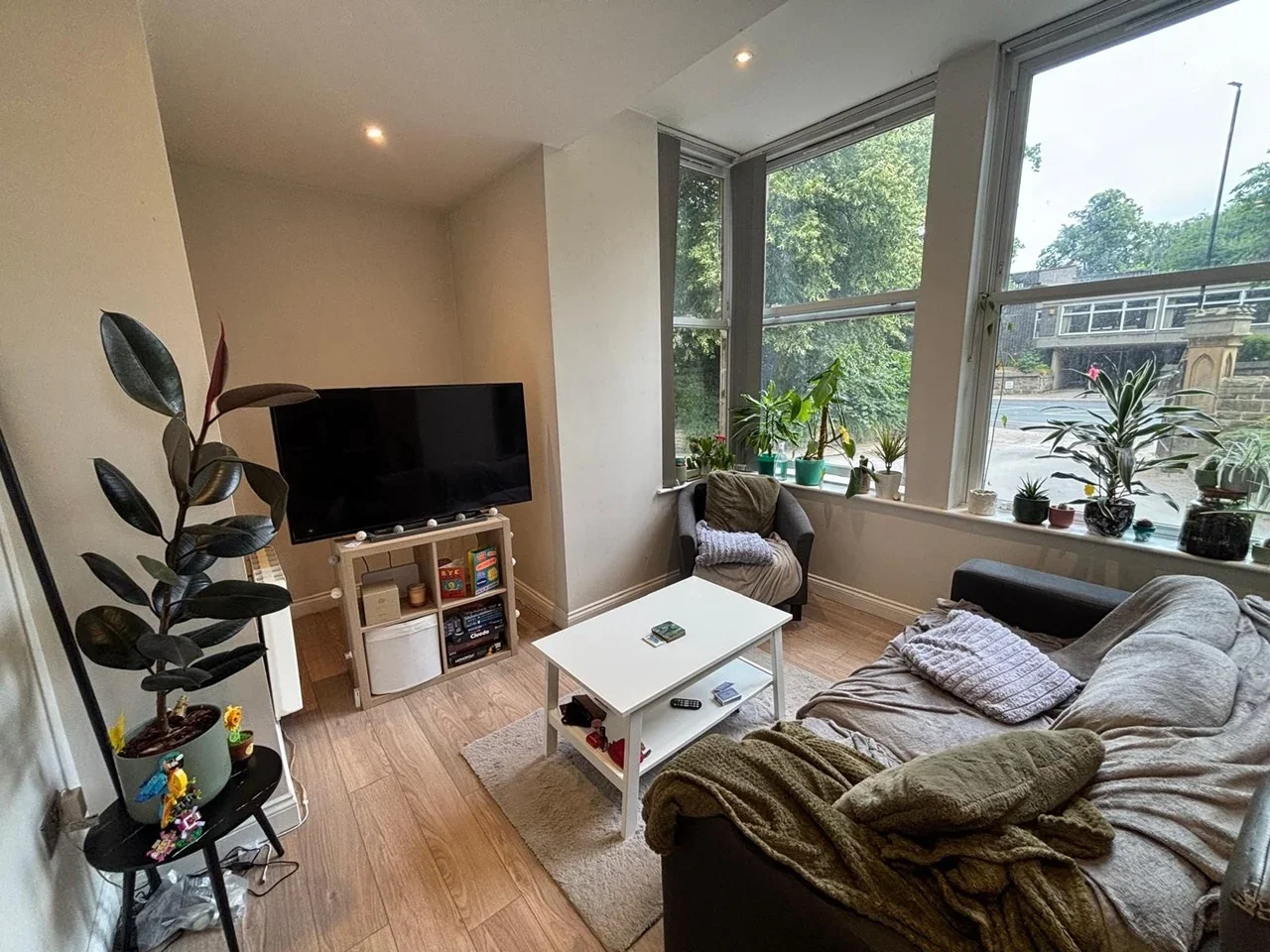 Flat Headingley Lane in Leeds