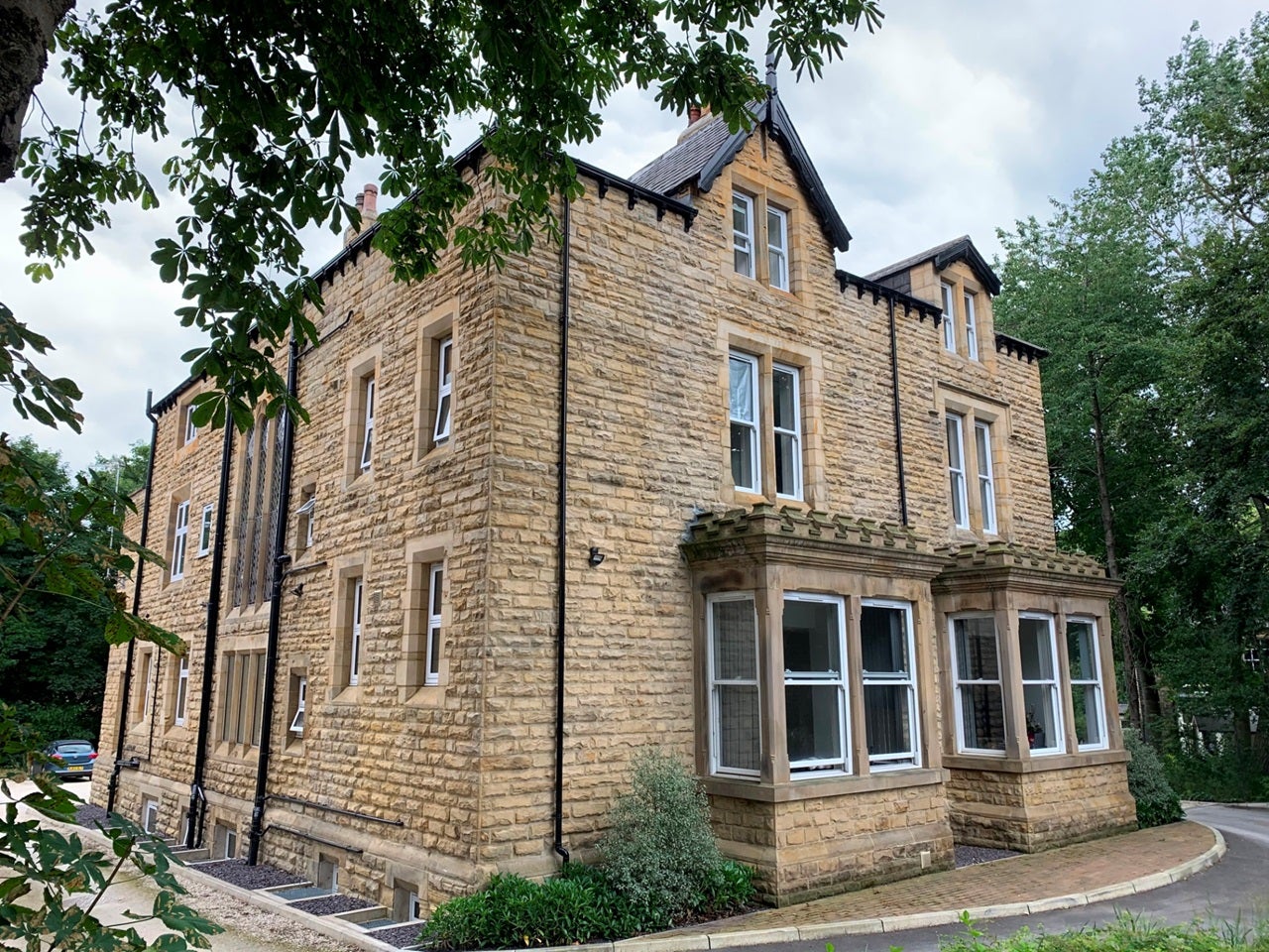 Flat Headingley Lane in Leeds