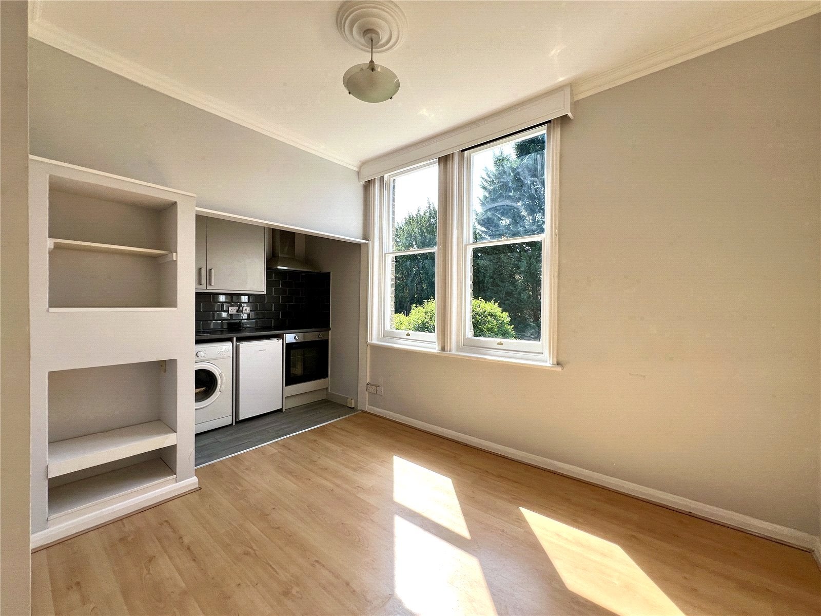 Flat Epsom Road in Guildford
