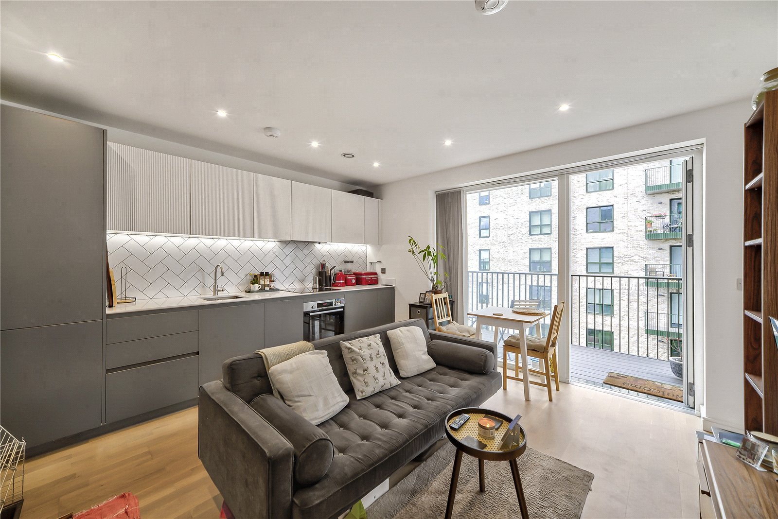 Flat Greenleaf Walk in Greater London
