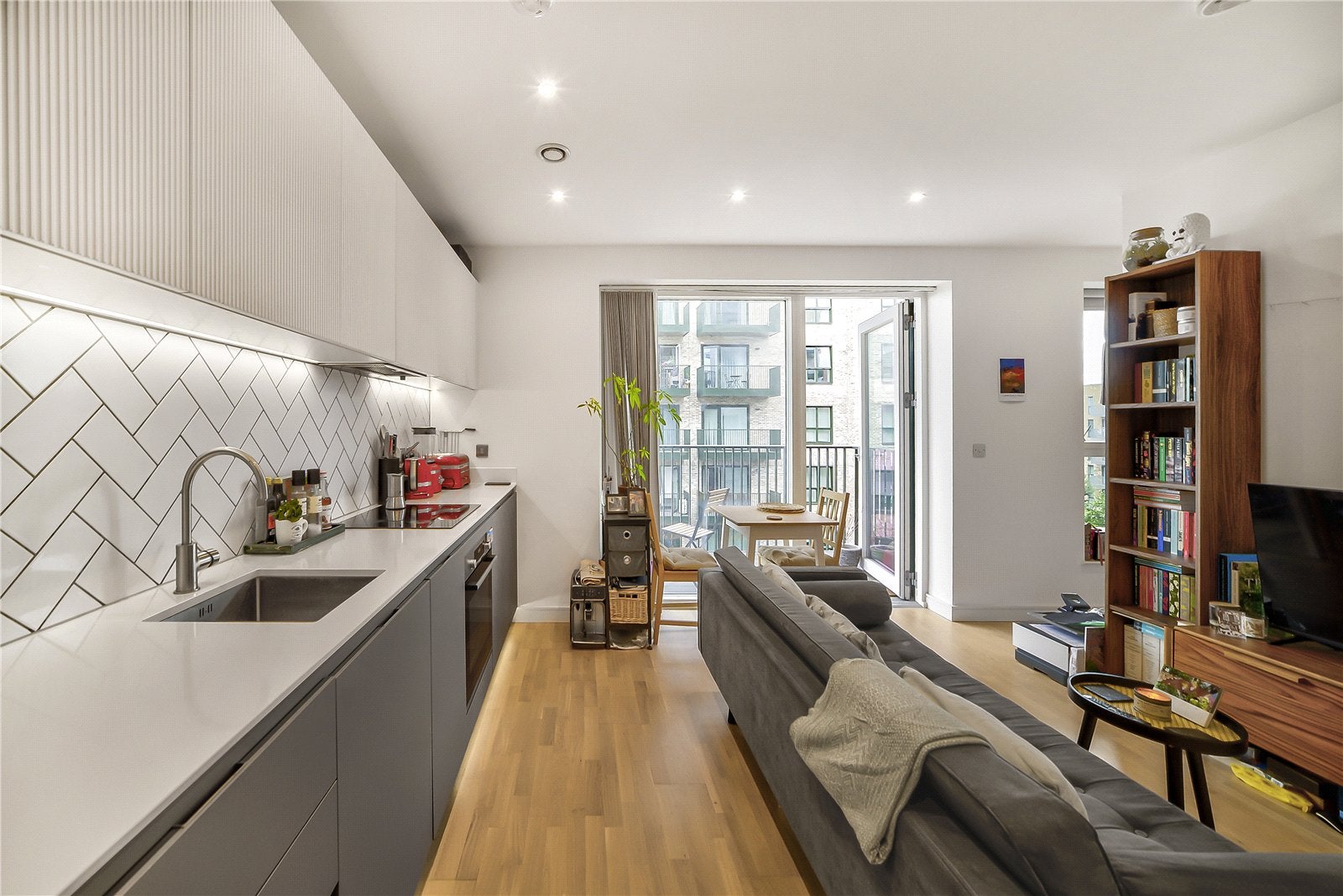 Flat Greenleaf Walk in Greater London