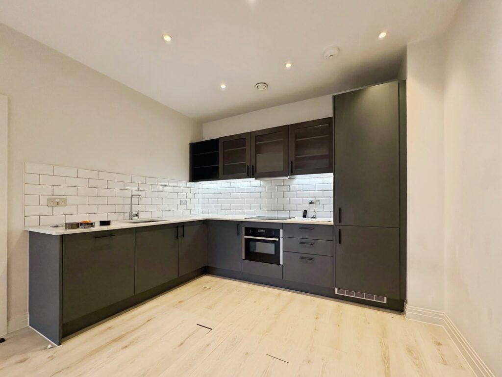 Flat Pembroke Broadway in Surrey Heath
