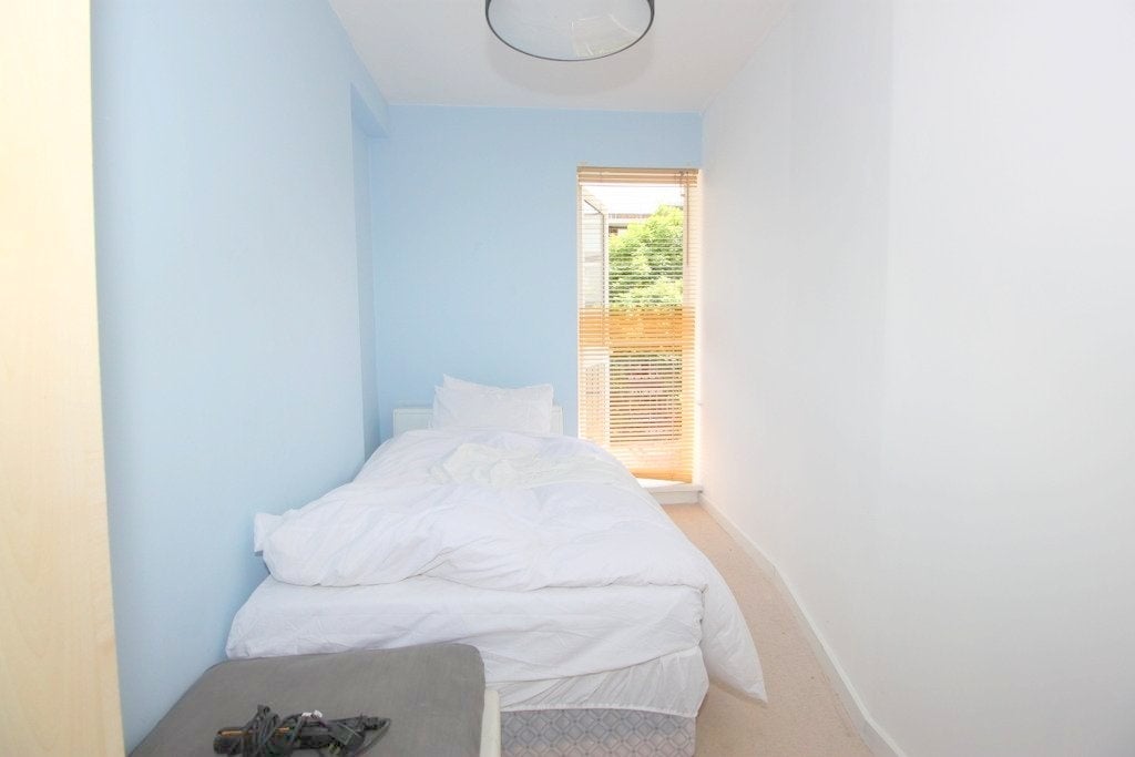 Room Wiltshire Close in Greater London