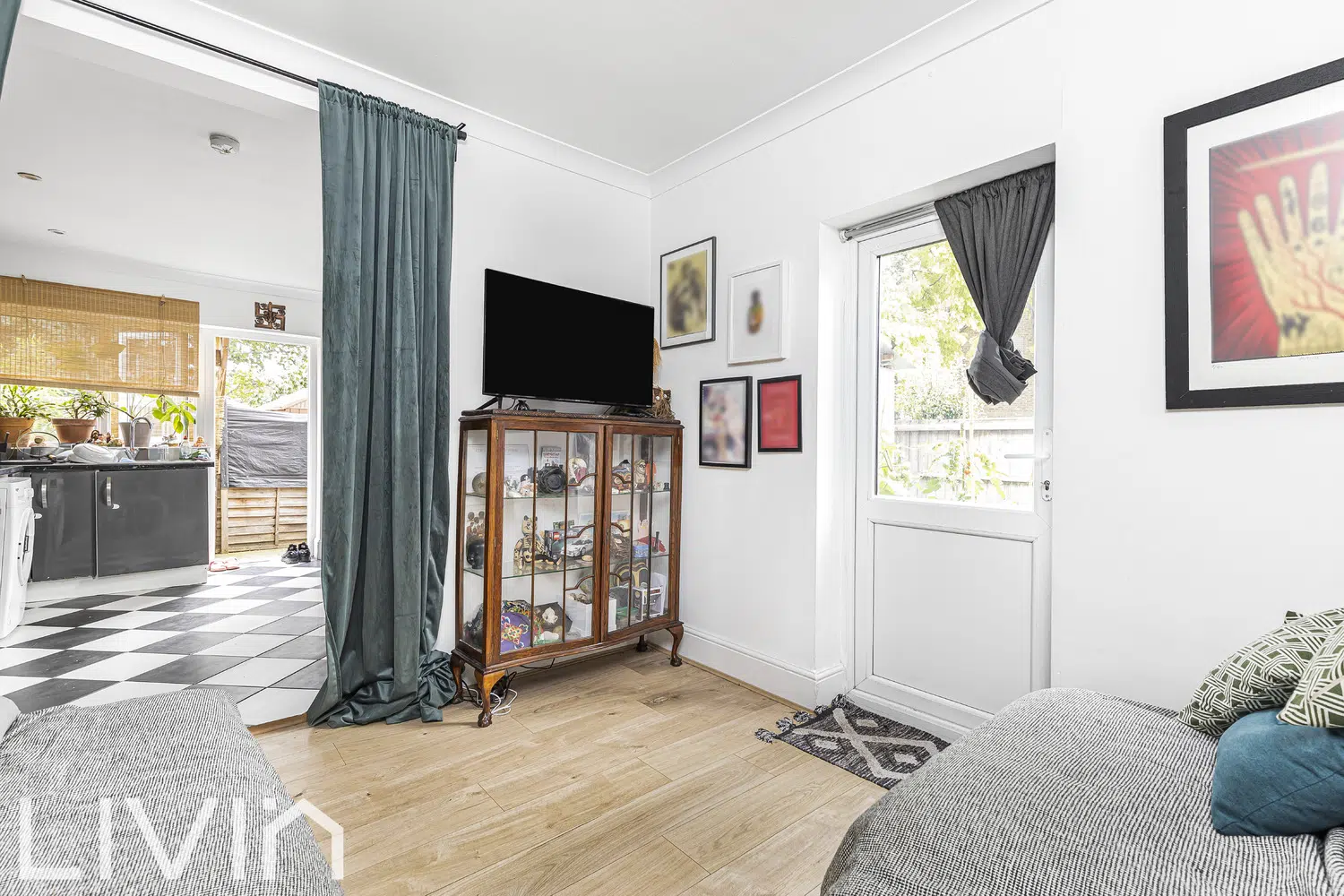 Flat Jackson's Place in Greater London