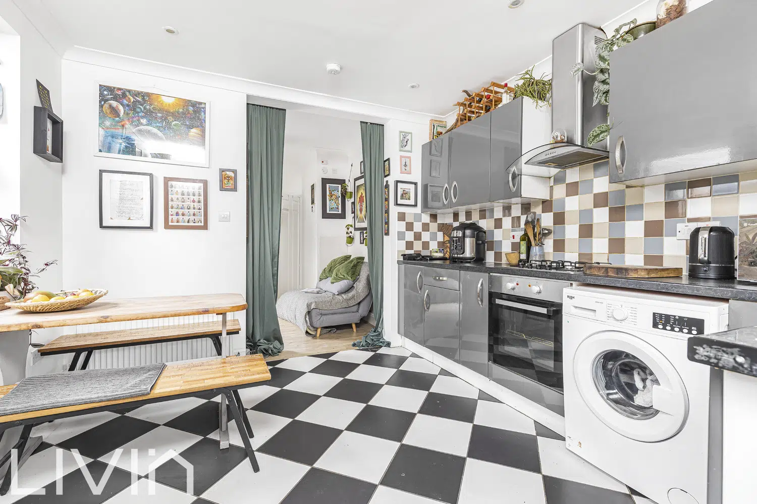 Flat Jackson's Place in Greater London