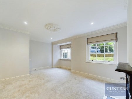 Flat Pittville Lawn in Cheltenham