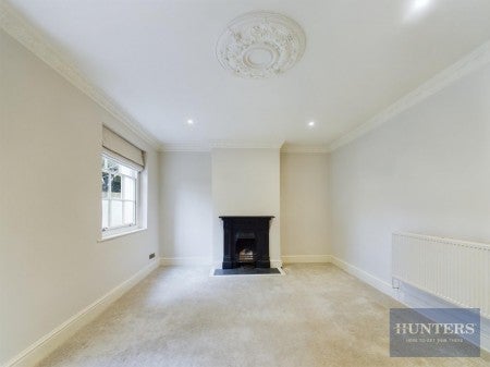 Flat Pittville Lawn in Cheltenham