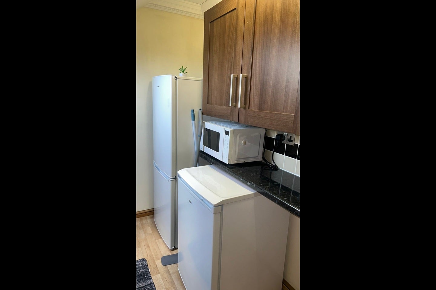 Room Elm Road in Greater London