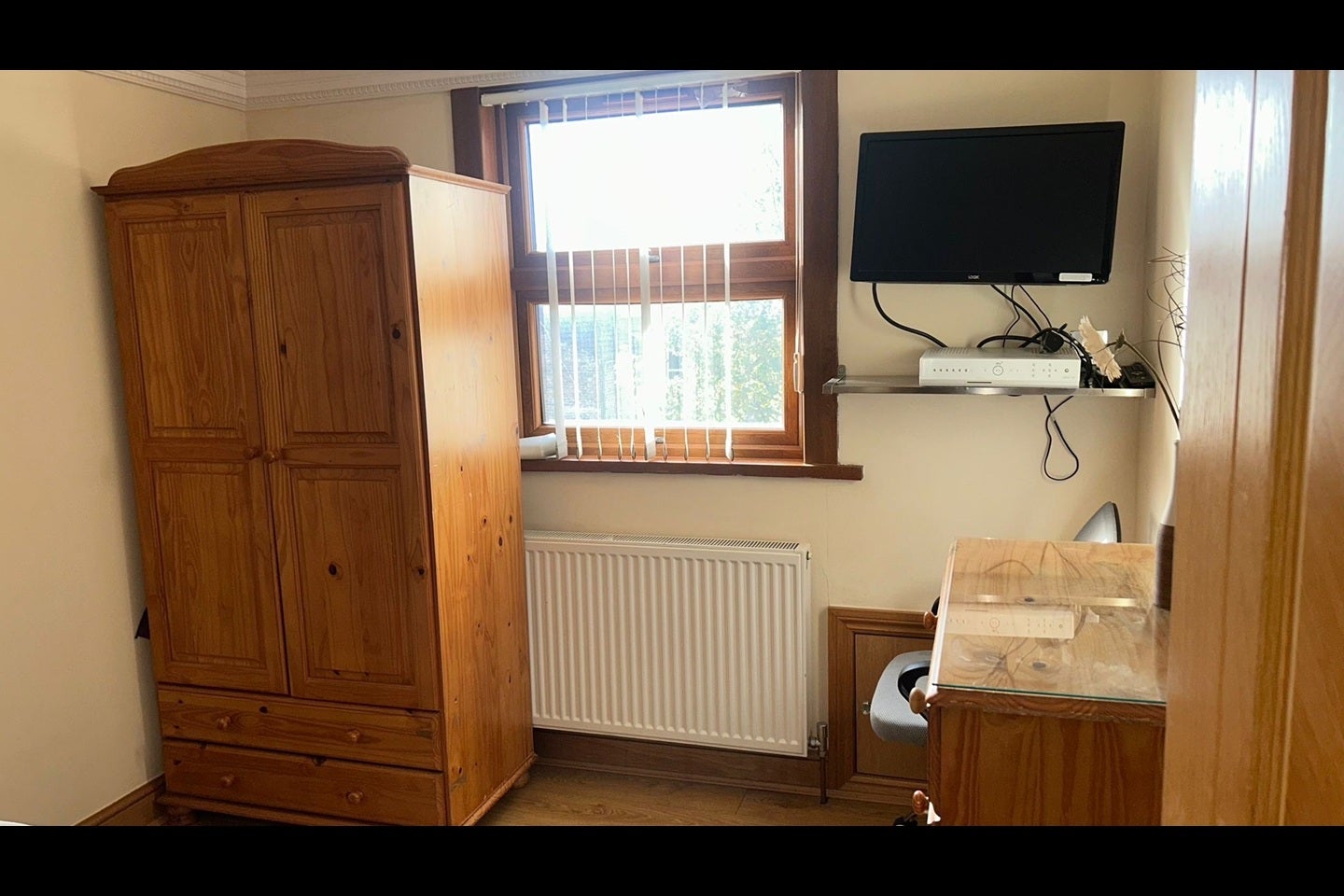 Room Elm Road in Greater London