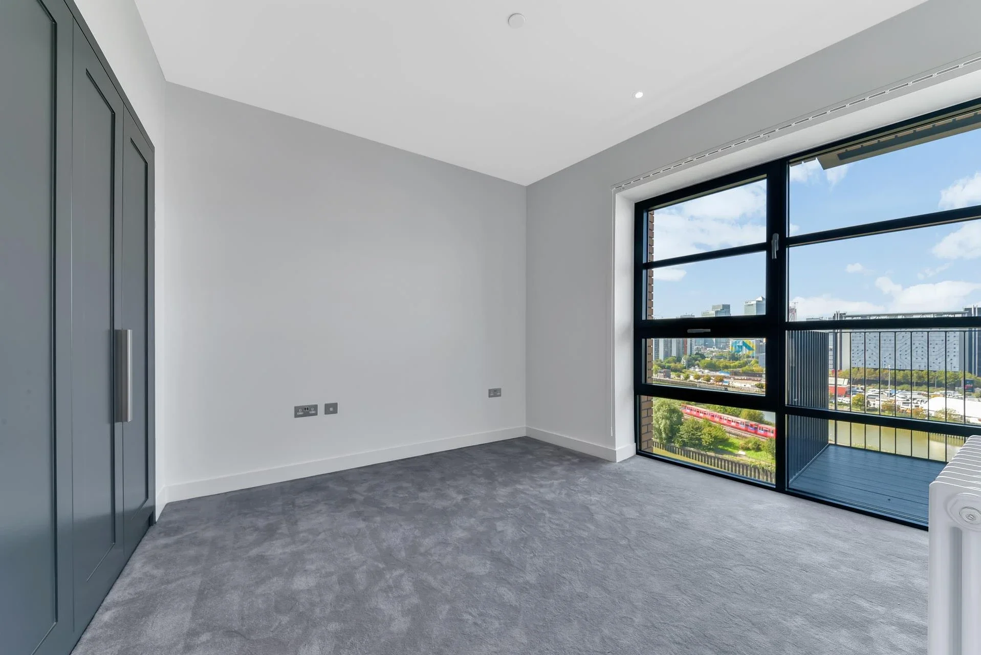 Flat Lookout Lane in Greater London